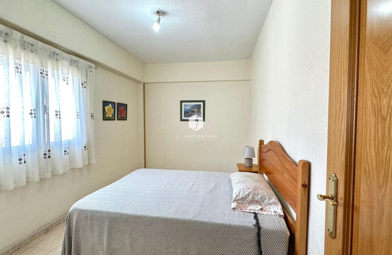 Z drugiej ręki - Mieszkanie w bloku -
Torrevieja - Estacion de autobuses