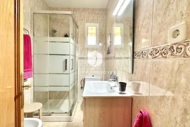 Z drugiej ręki - Mieszkanie w bloku -
Torrevieja - Estacion de autobuses