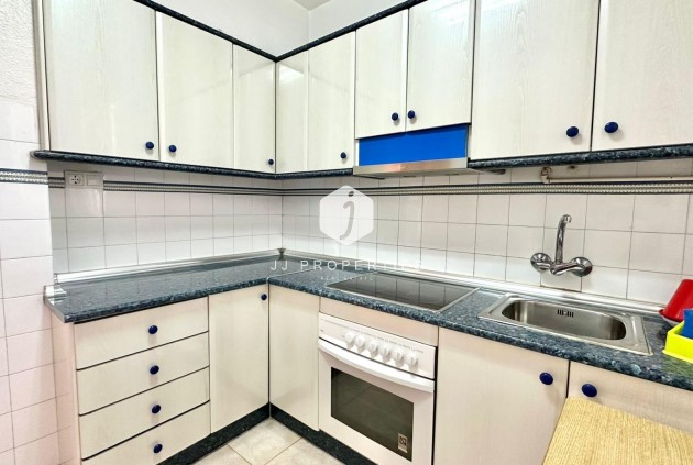 Z drugiej ręki - Mieszkanie w bloku -
Torrevieja - Estacion de autobuses