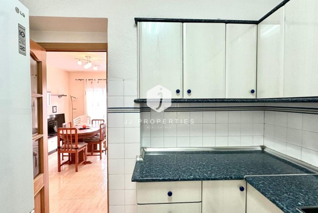 Z drugiej ręki - Mieszkanie w bloku -
Torrevieja - Estacion de autobuses