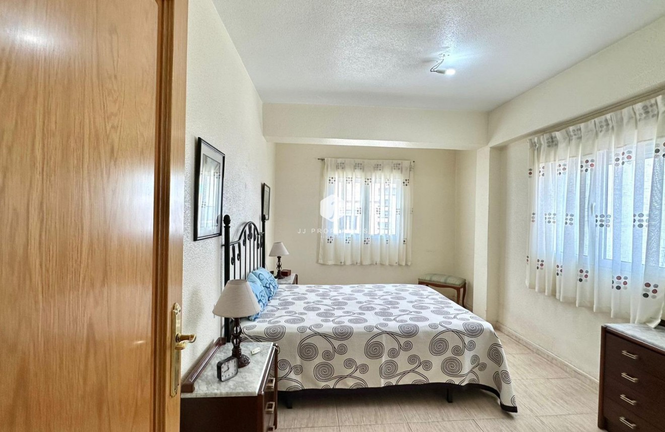 Z drugiej ręki - Mieszkanie w bloku -
Torrevieja - Estacion de autobuses