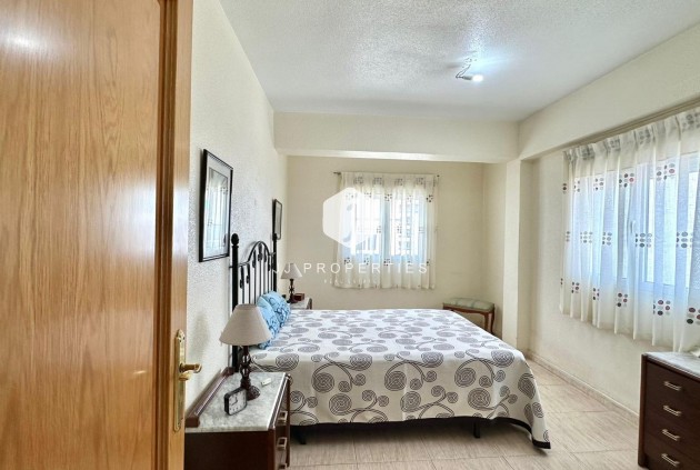 Z drugiej ręki - Mieszkanie w bloku -
Torrevieja - Estacion de autobuses