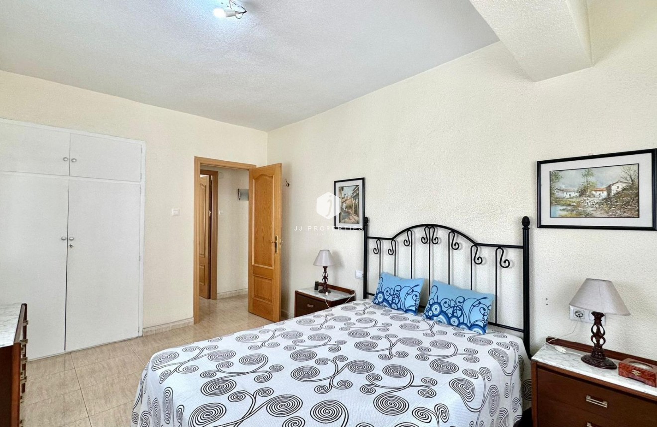 Z drugiej ręki - Mieszkanie w bloku -
Torrevieja - Estacion de autobuses