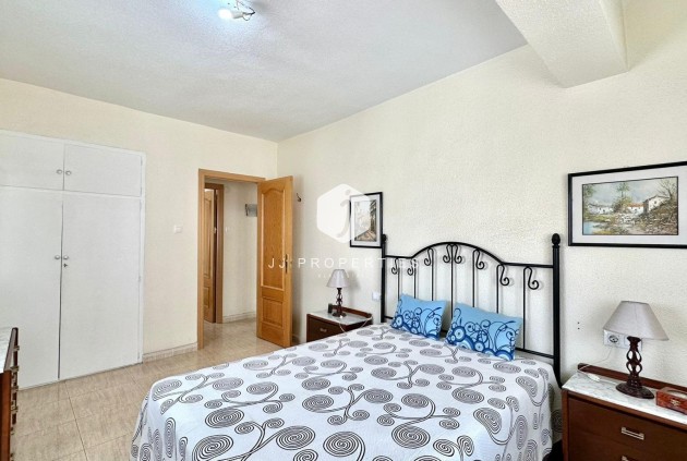 Z drugiej ręki - Mieszkanie w bloku -
Torrevieja - Estacion de autobuses