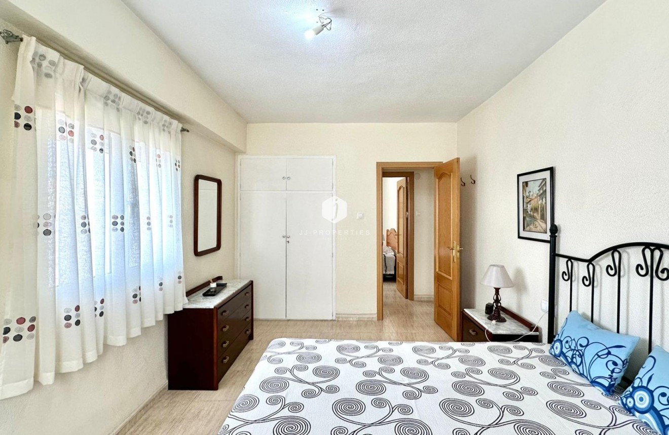 Z drugiej ręki - Mieszkanie w bloku -
Torrevieja - Estacion de autobuses