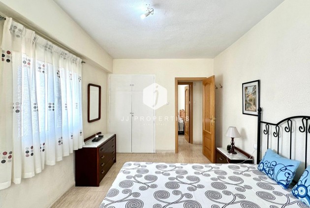 Z drugiej ręki - Mieszkanie w bloku -
Torrevieja - Estacion de autobuses