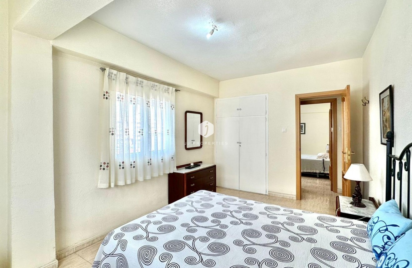 Z drugiej ręki - Mieszkanie w bloku -
Torrevieja - Estacion de autobuses