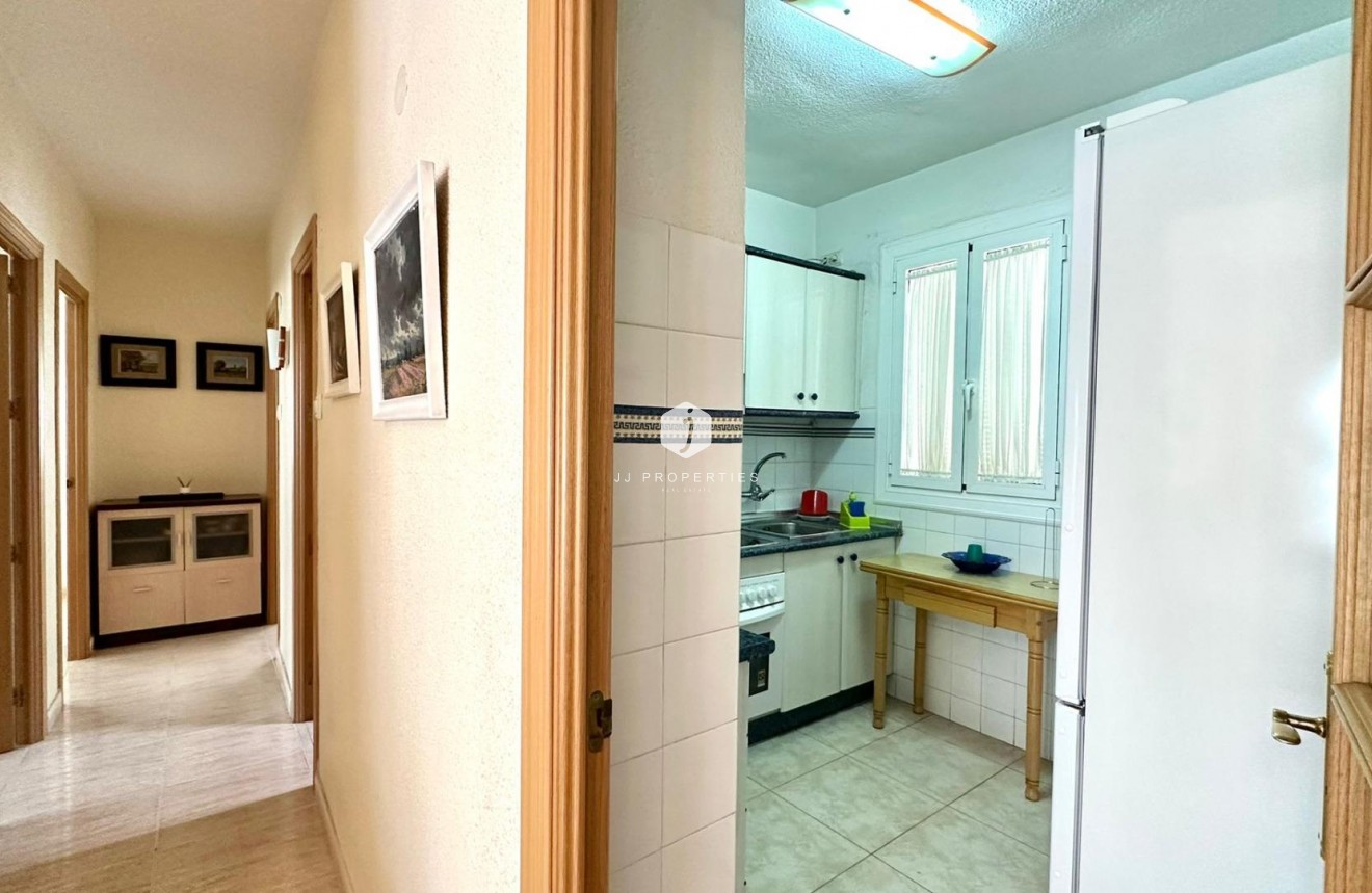 Z drugiej ręki - Mieszkanie w bloku -
Torrevieja - Estacion de autobuses