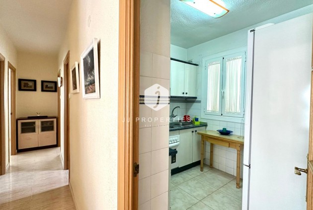 Z drugiej ręki - Mieszkanie w bloku -
Torrevieja - Estacion de autobuses