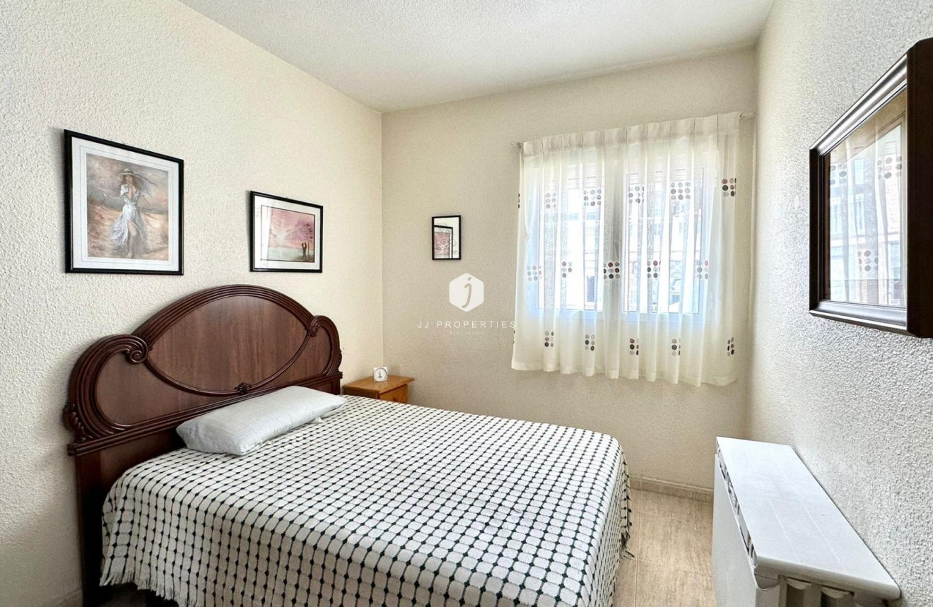 Z drugiej ręki - Mieszkanie w bloku -
Torrevieja - Estacion de autobuses