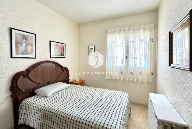 Z drugiej ręki - Mieszkanie w bloku -
Torrevieja - Estacion de autobuses