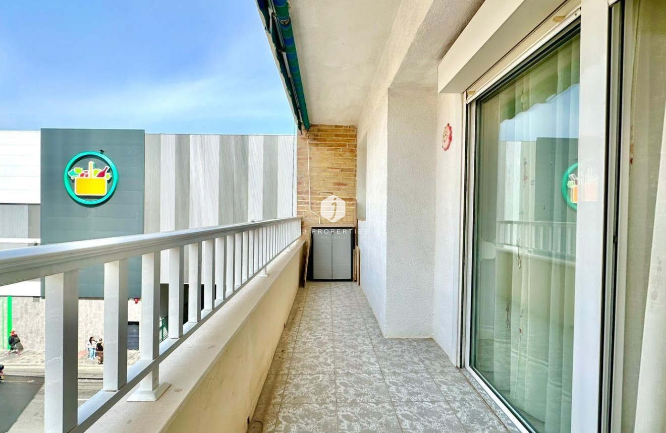 Z drugiej ręki - Mieszkanie w bloku -
Torrevieja - Estacion de autobuses