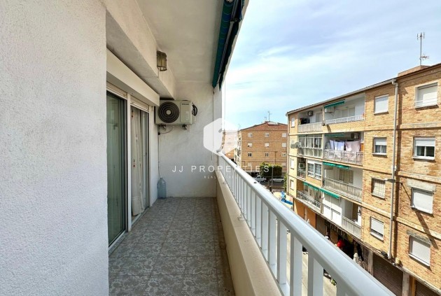 Z drugiej ręki - Mieszkanie w bloku -
Torrevieja - Estacion de autobuses