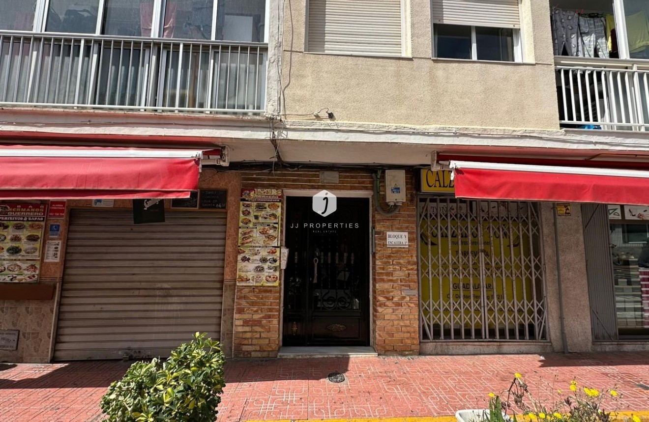 Z drugiej ręki - Mieszkanie w bloku -
Torrevieja - Estacion de autobuses