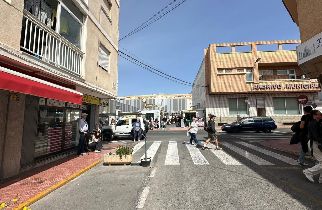 Z drugiej ręki - Mieszkanie w bloku -
Torrevieja - Estacion de autobuses