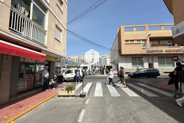 Z drugiej ręki - Mieszkanie w bloku -
Torrevieja - Estacion de autobuses