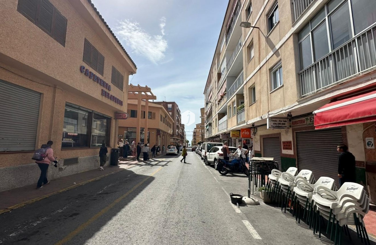 Z drugiej ręki - Mieszkanie w bloku -
Torrevieja - Estacion de autobuses