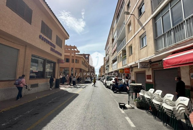 Z drugiej ręki - Mieszkanie w bloku -
Torrevieja - Estacion de autobuses