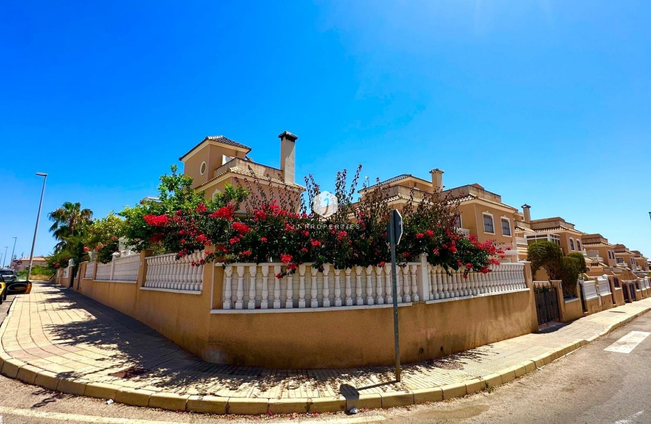 Resale - Villa -
Orihuela Costa - La Regia