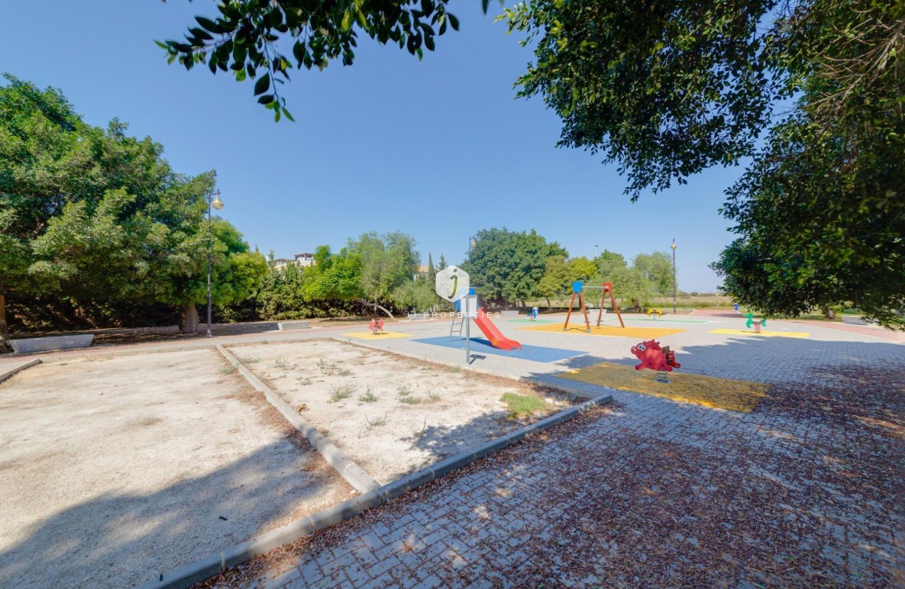 Tweedehands - Bungalow -
Torrevieja - La Siesta - El Salado - Torreta