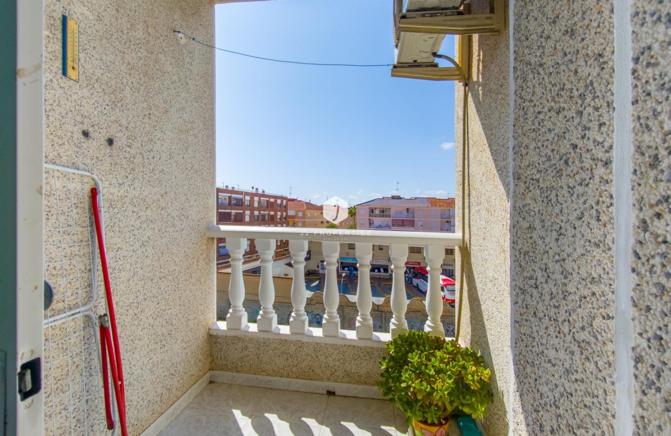 Tweedehands - Appartement / flat -
Torrevieja - Estacion de autobuses
