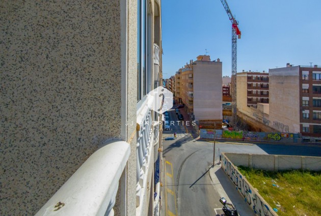 Tweedehands - Appartement / flat -
Torrevieja - Estacion de autobuses