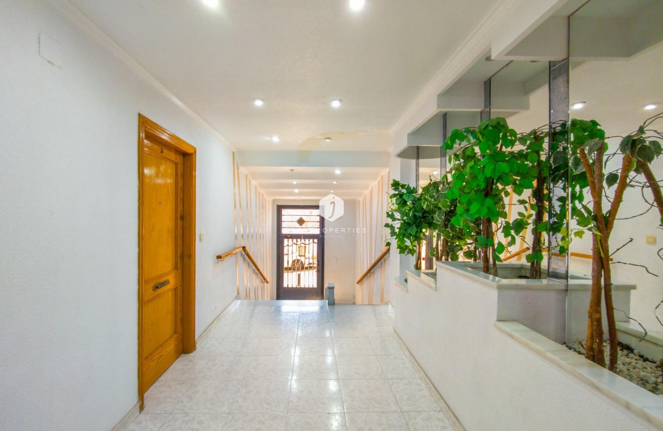 Tweedehands - Appartement / flat -
Torrevieja - Estacion de autobuses