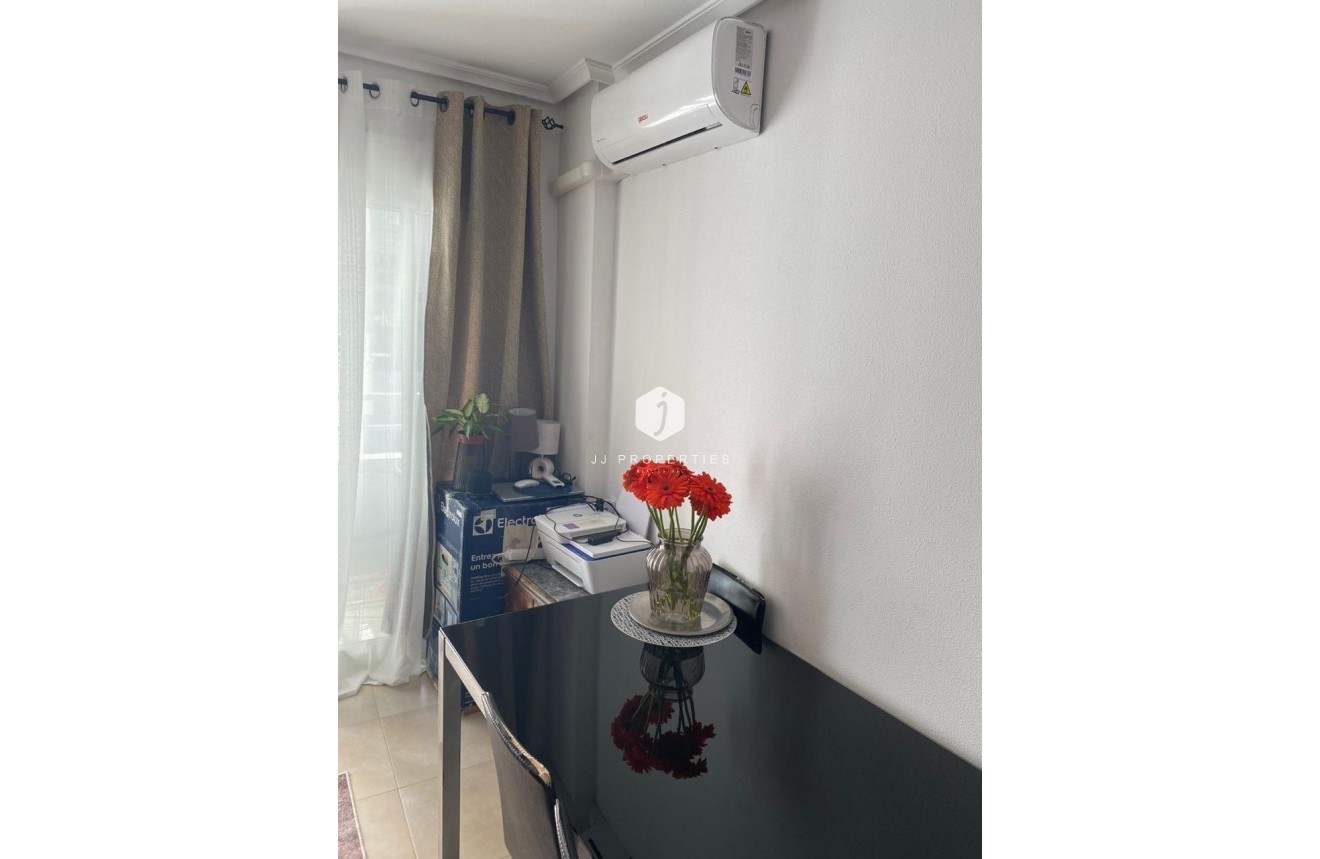 Segunda mano - Apartamento / piso -
Torrevieja