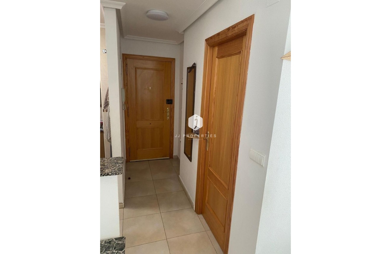 Segunda mano - Apartamento / piso -
Torrevieja