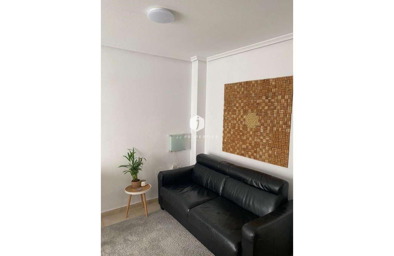 Segunda mano - Apartamento / piso -
Torrevieja