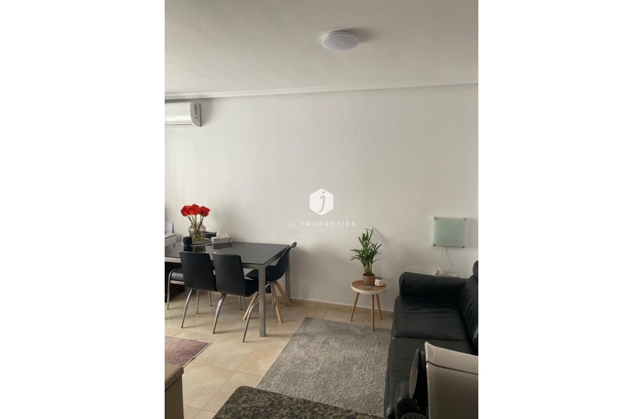 Segunda mano - Apartamento / piso -
Torrevieja