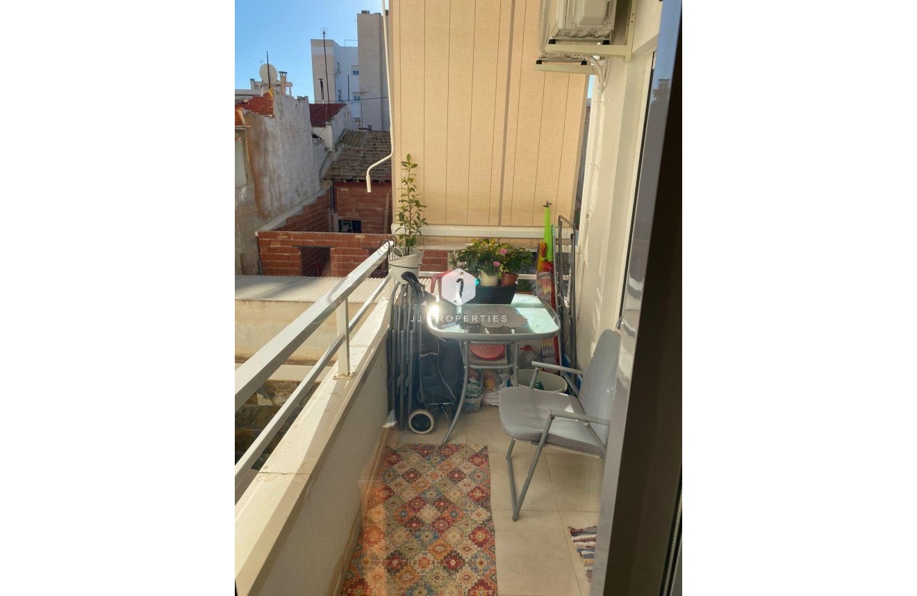 Segunda mano - Apartamento / piso -
Torrevieja