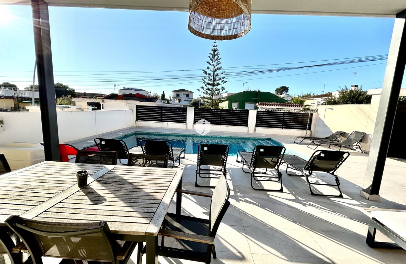 Resale - Villa -
Los Balcones - Costa Blanca