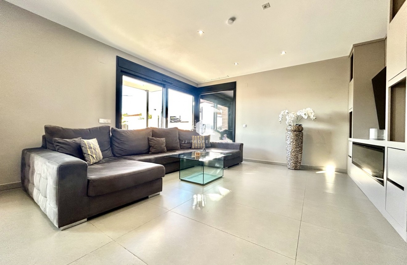 Resale - Villa -
Los Balcones - Costa Blanca