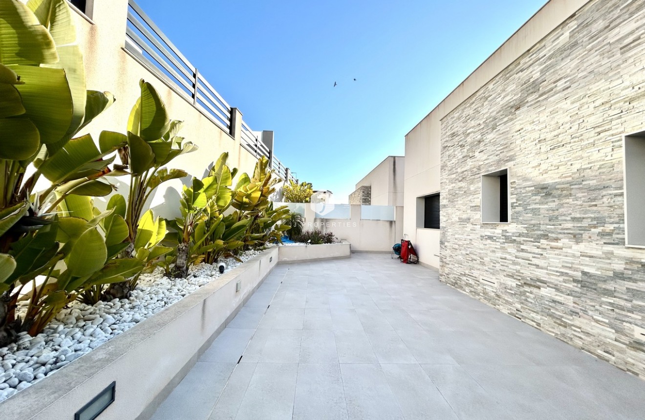 Resale - Villa -
Los Balcones - Costa Blanca