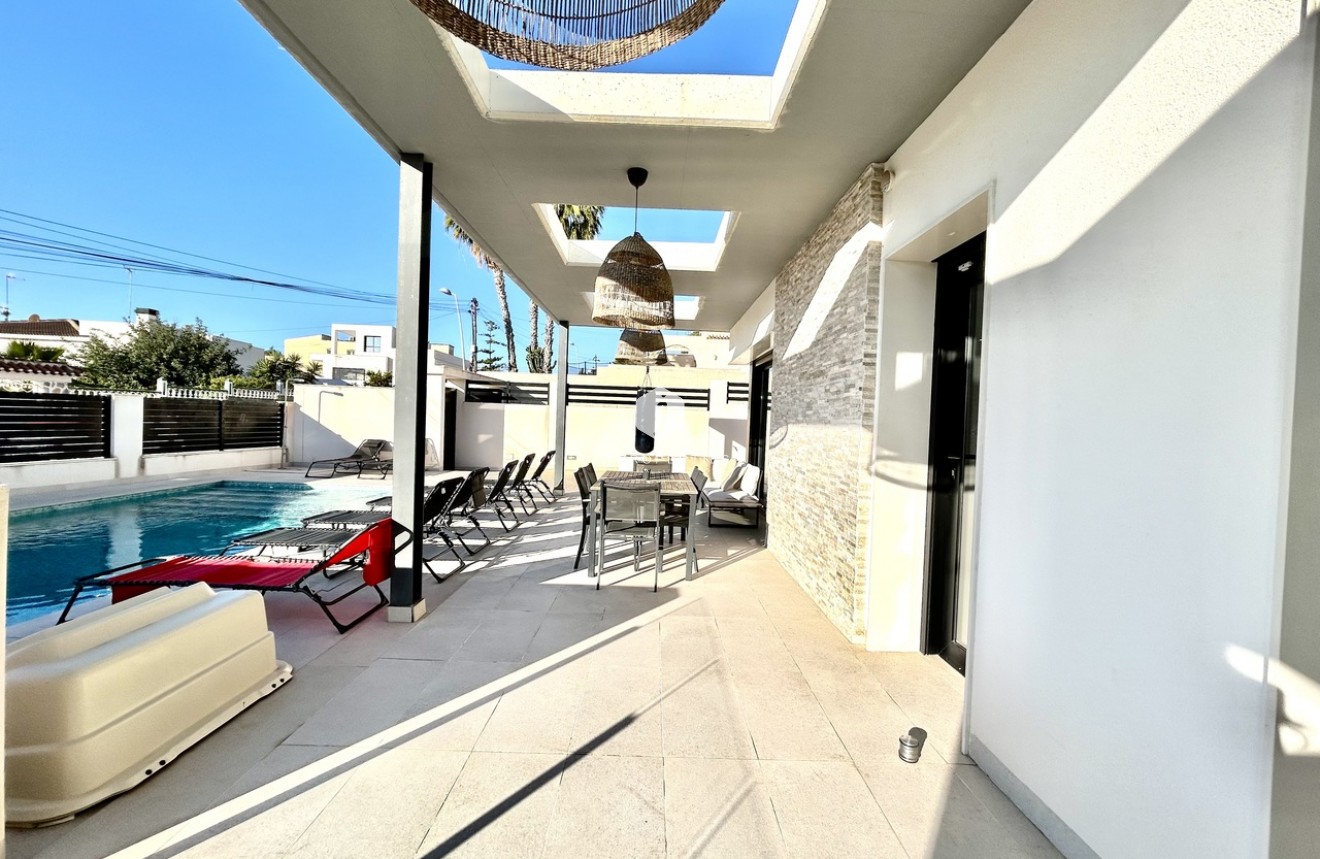 Resale - Villa -
Los Balcones - Costa Blanca