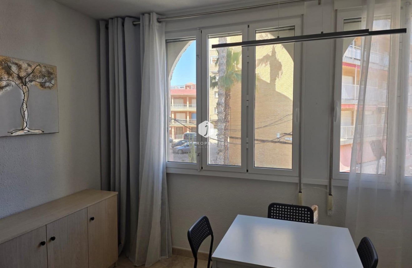 Aus zweiter Hand - Wohnung -
Torrevieja - La Mata Pueblo
