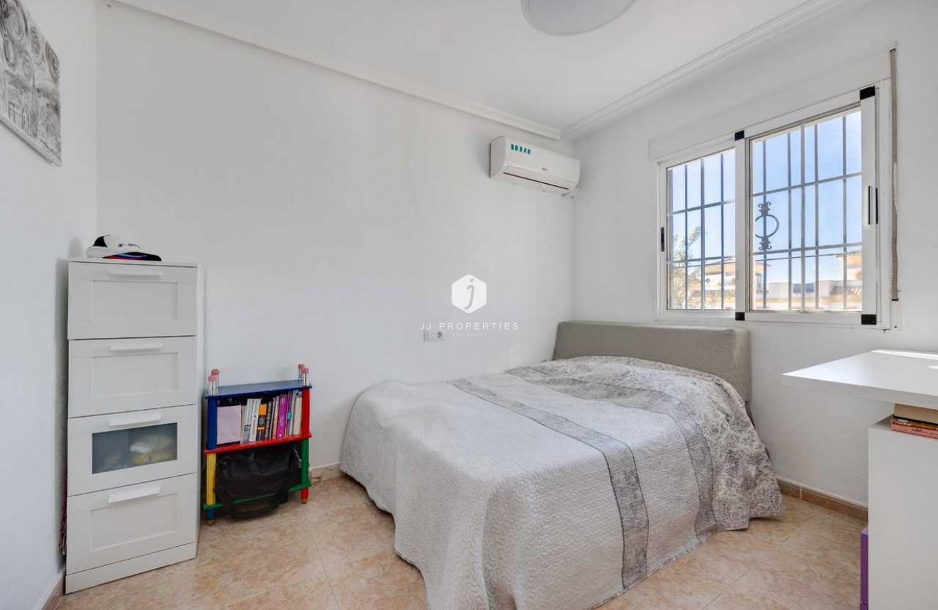 D'occasion - Chalet -
Torrevieja - Costa Blanca