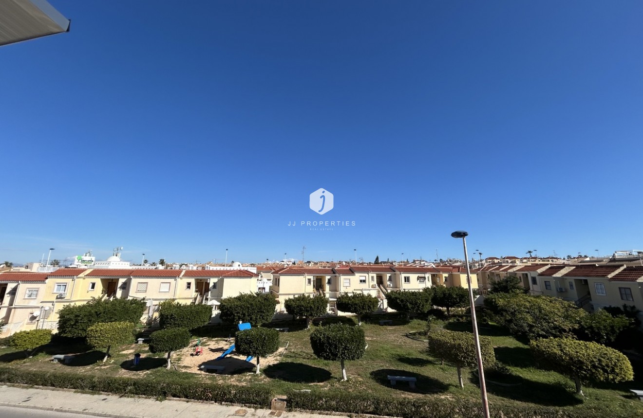 D'occasion - Chalet -
Torrevieja - Costa Blanca