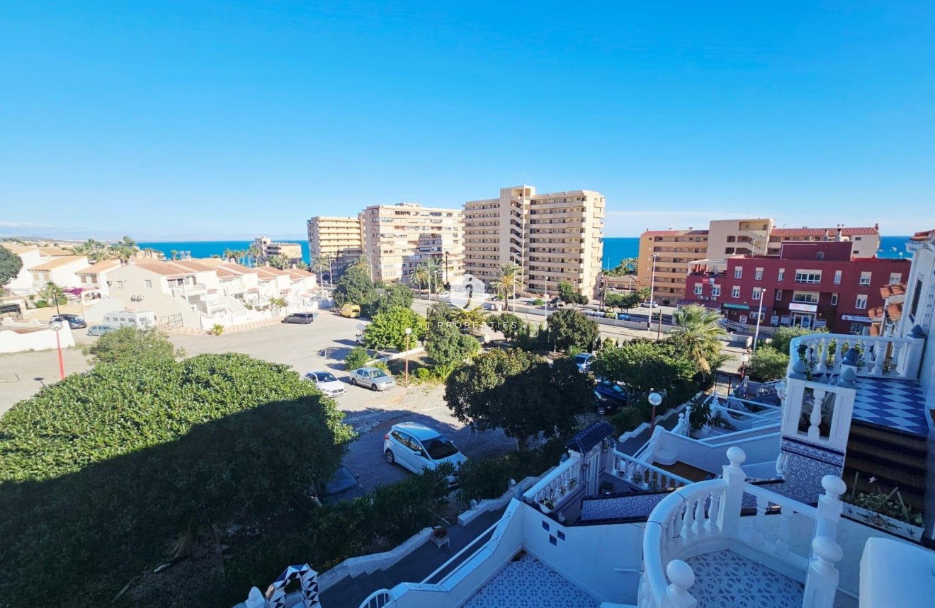 Aus zweiter Hand - Duplex -
Torrevieja - Cabo cervera