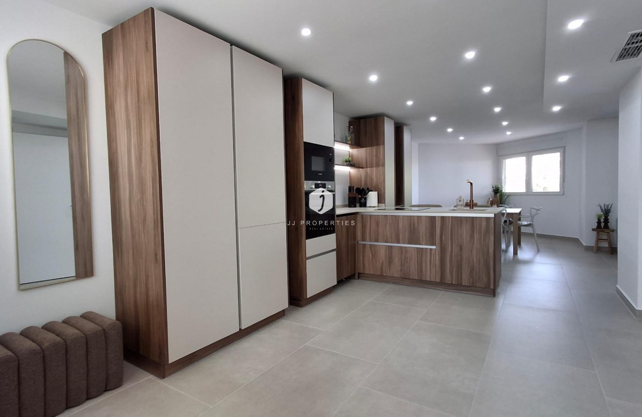 D'occasion - Appartement -
Torrevieja - Acequion