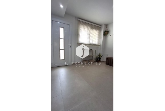 D'occasion - Appartement -
Torrevieja - Acequion