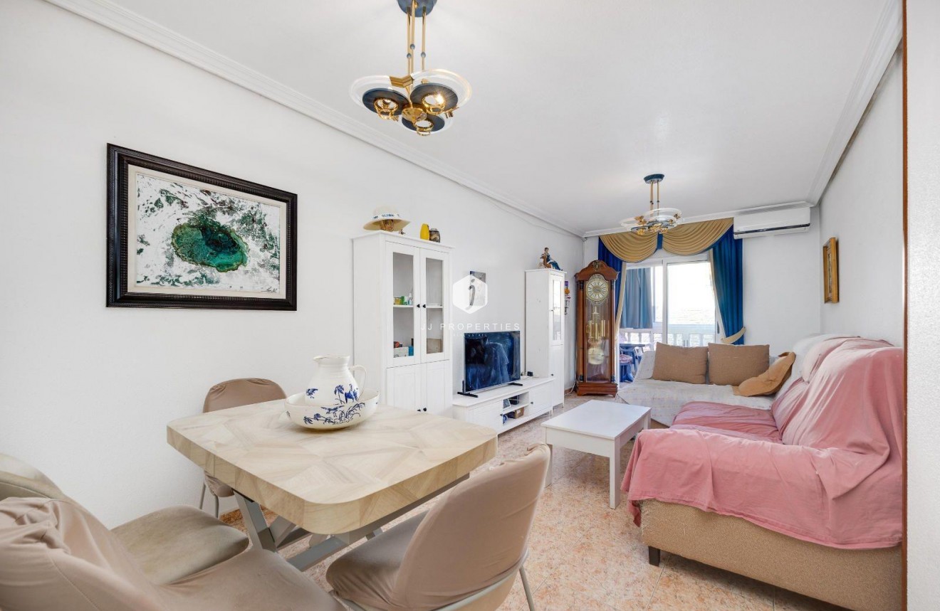 Z drugiej ręki - Mieszkanie w bloku -
Torrevieja