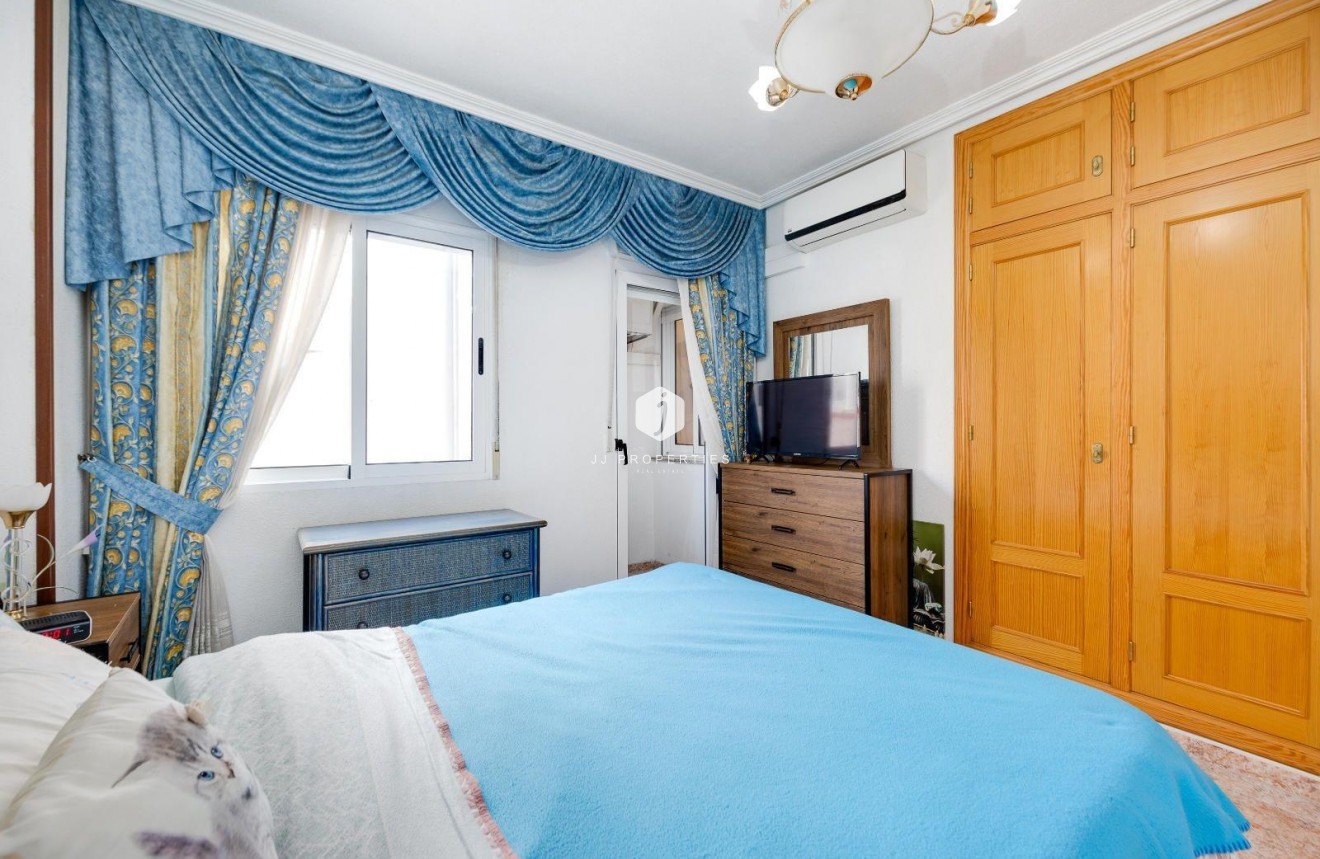 Z drugiej ręki - Mieszkanie w bloku -
Torrevieja