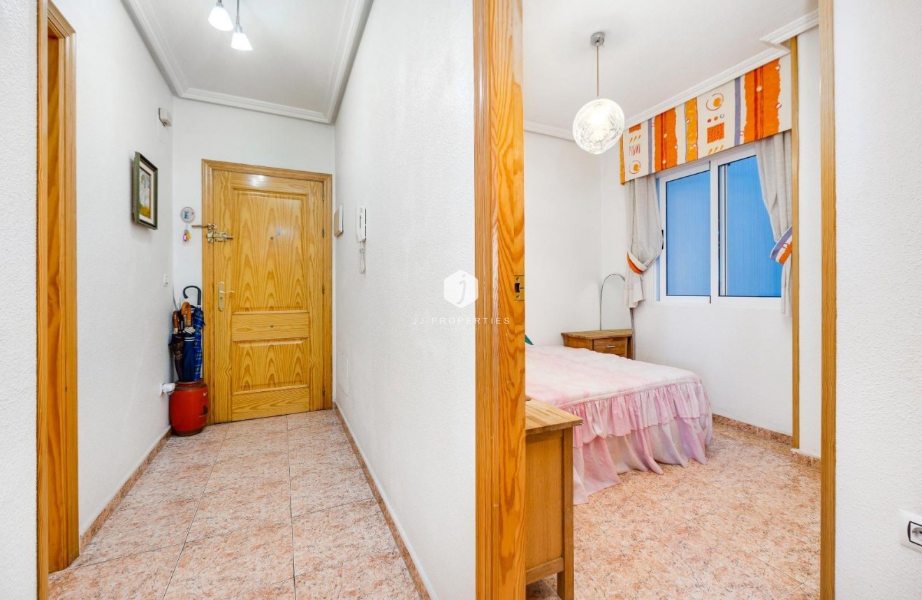 Z drugiej ręki - Mieszkanie w bloku -
Torrevieja