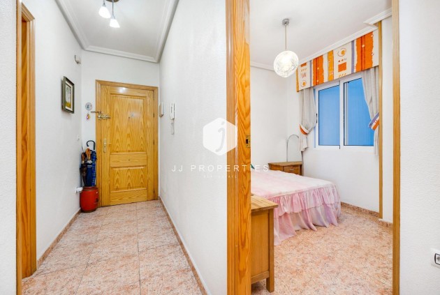 Z drugiej ręki - Mieszkanie w bloku -
Torrevieja