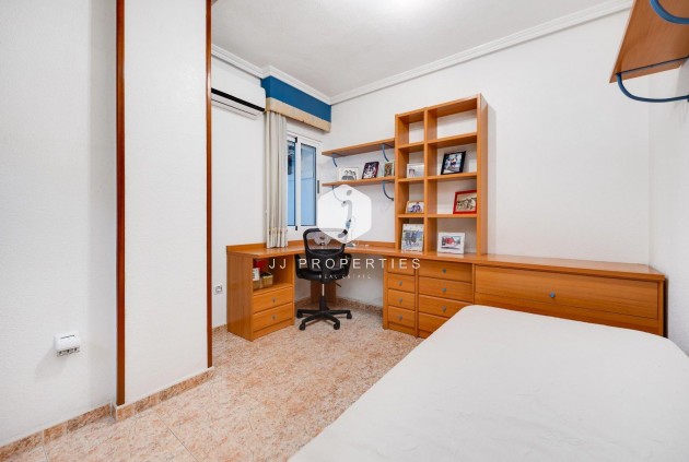 Z drugiej ręki - Mieszkanie w bloku -
Torrevieja