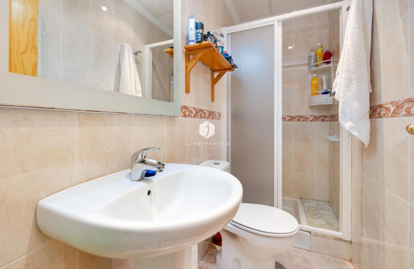 Z drugiej ręki - Mieszkanie w bloku -
Torrevieja