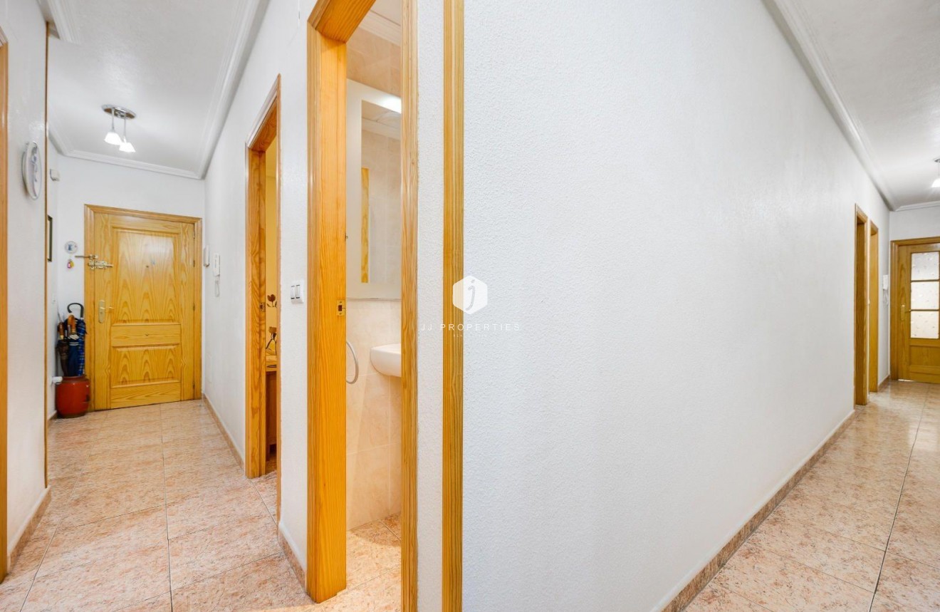 Z drugiej ręki - Mieszkanie w bloku -
Torrevieja