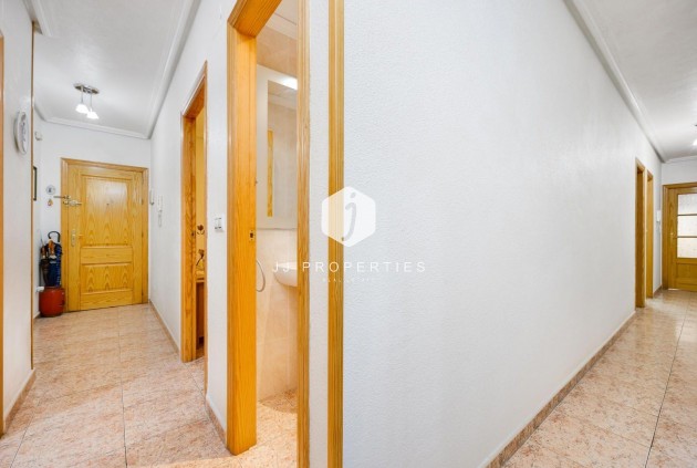 Z drugiej ręki - Mieszkanie w bloku -
Torrevieja